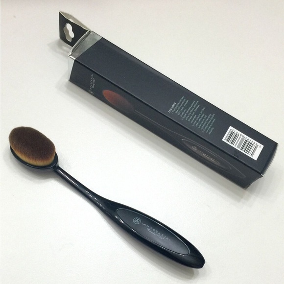 Anastasia Makeup Foundation Brush. - Picture 3 of 4